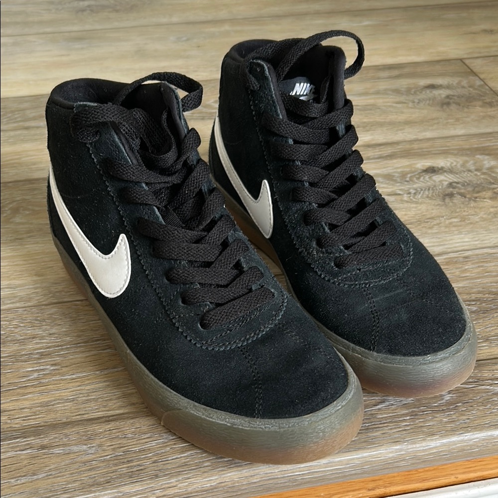 Nike Black and White Athletic Shoes